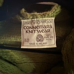 Connemara Knitwear Aran Shawl Wrap With Pockets.  New. One size.